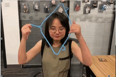 衣架套头挑战(1).png